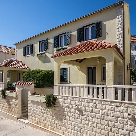 Apartmani Filipic Bol Exterior photo