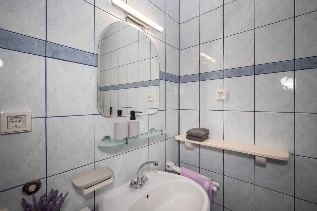 Apartmani Filipic Bol Exterior photo